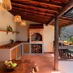 Arbor Villa: Nature Retreat Villa Campanario
