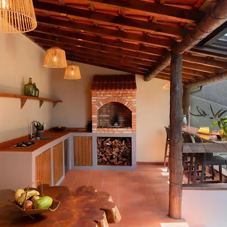 Arbor Villa: Nature Retreat Villa Campanário