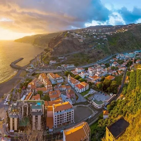 Arbor Villa: Nature Retreat *