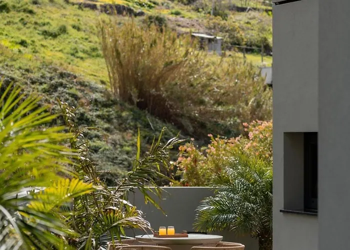 Villa Arbor Villa: Nature Retreat